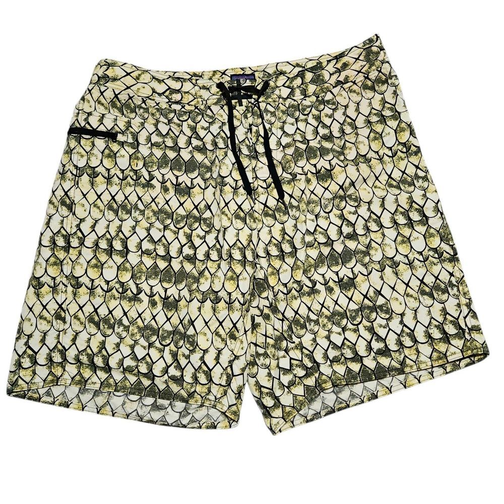 Patagonia Wavefarer Boardshorts Men's Size 38 Drawstring Yellow Reptile‎ Print